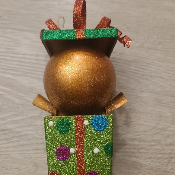 Rudolph present ornament - Picture 3 of 7